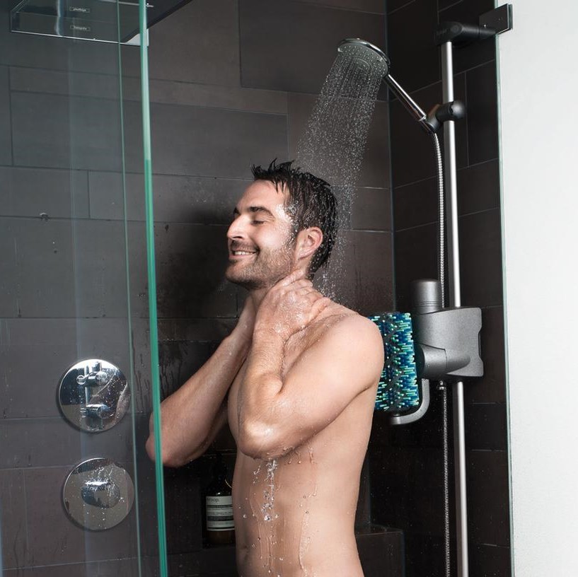 Montage sans percer: Posez le système de douche Aglaja facilement