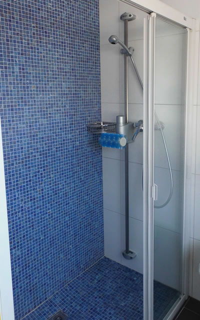 italian shower room