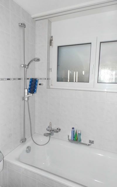 Duschsystem oberhalb Badewanne montiert